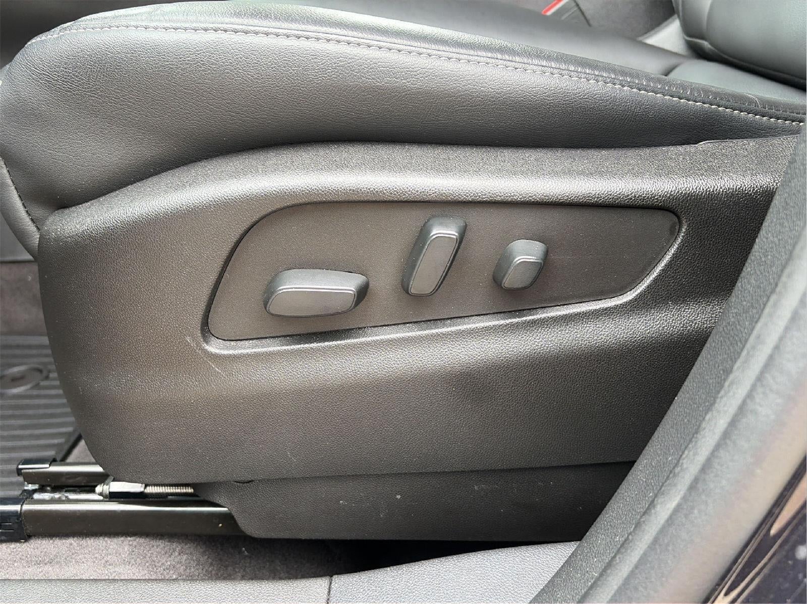 2023 Cadillac XT4 AWD Premium Luxury