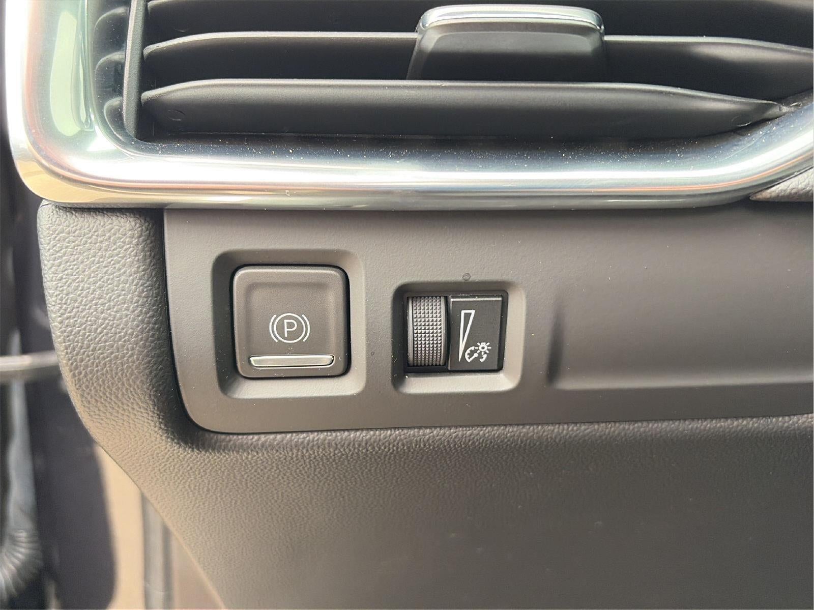 2023 Cadillac XT4 AWD Premium Luxury