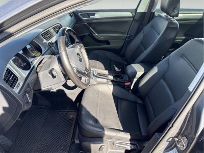 2017 Volkswagen Golf SportWagen S