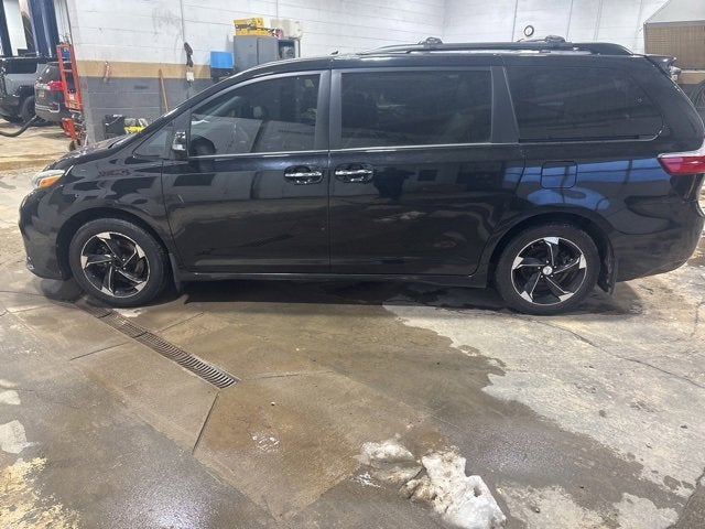 2018 Toyota Sienna XLE