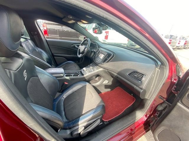 2016 Chrysler 200 S