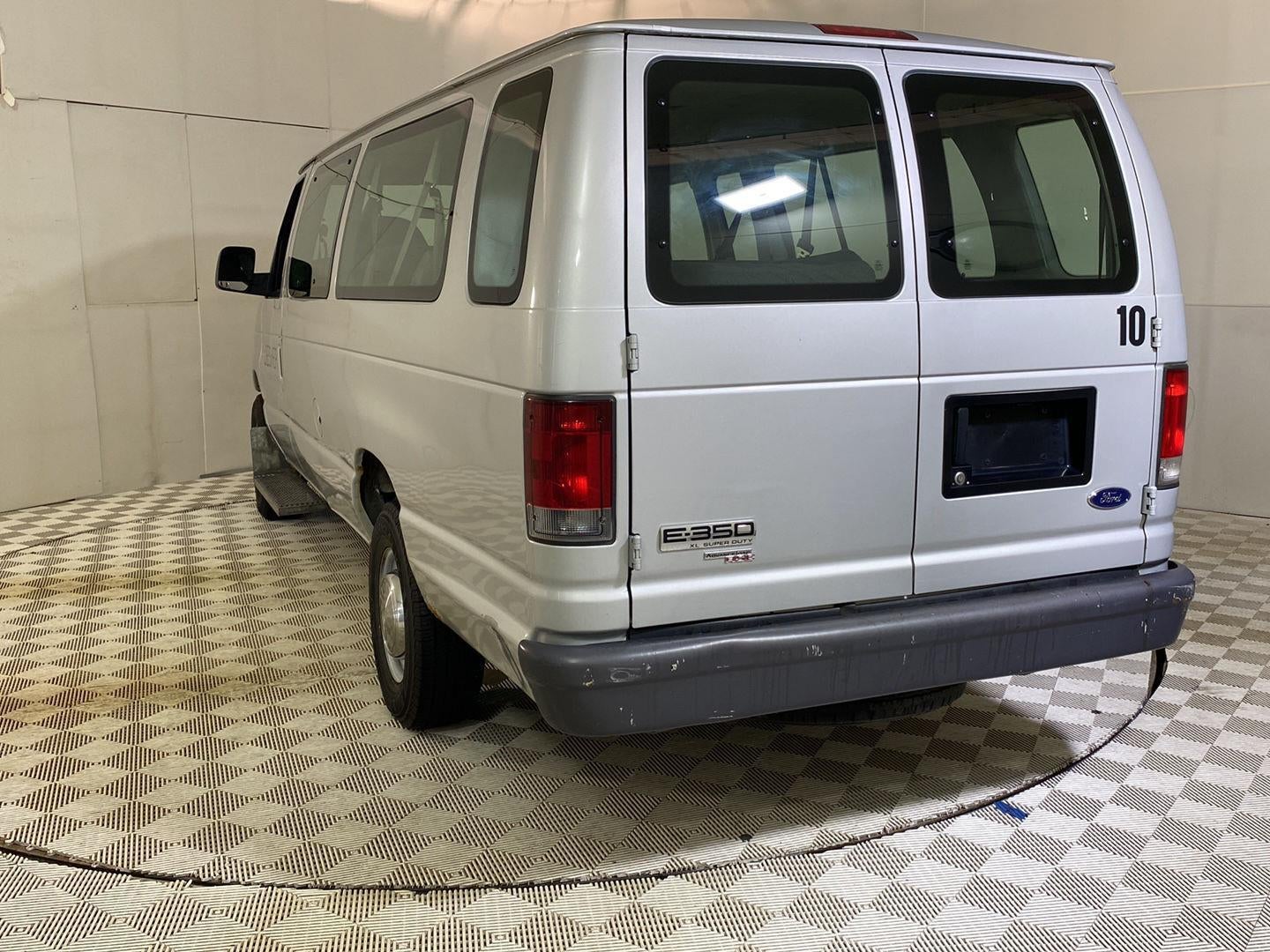 2006 Ford Econoline Wagon XL