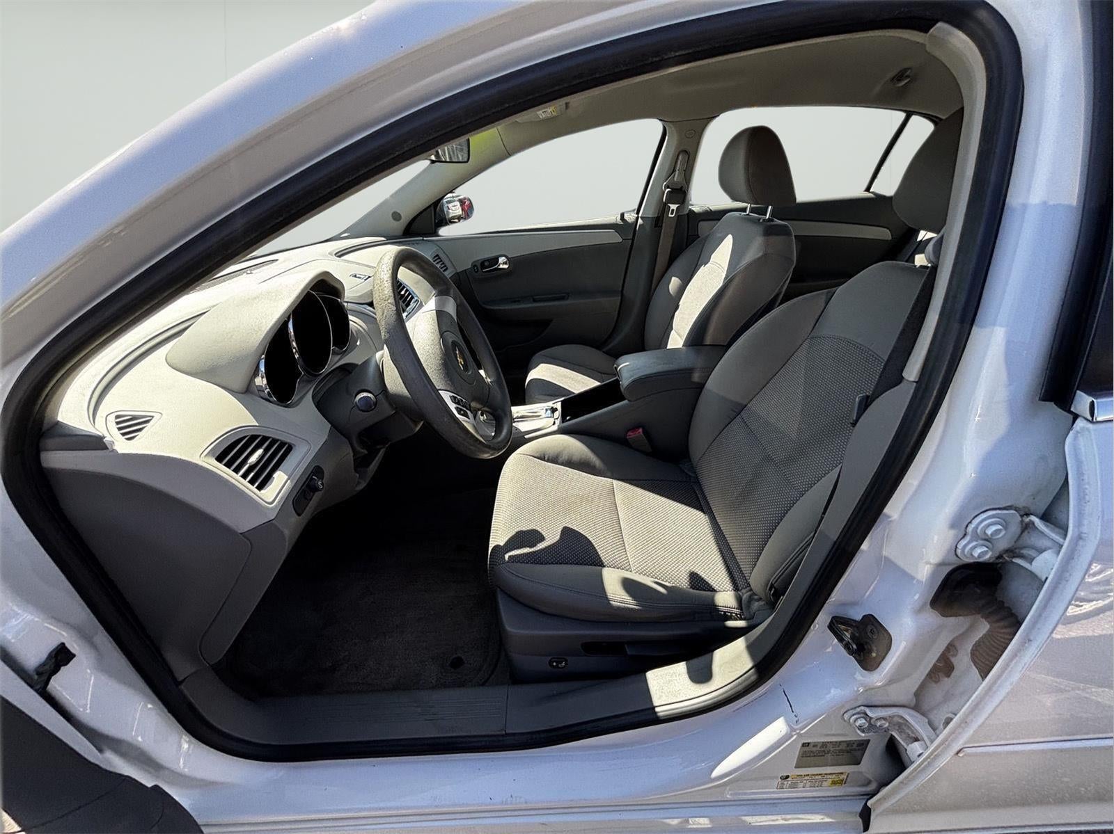 2011 Chevrolet Malibu LS w/1FL