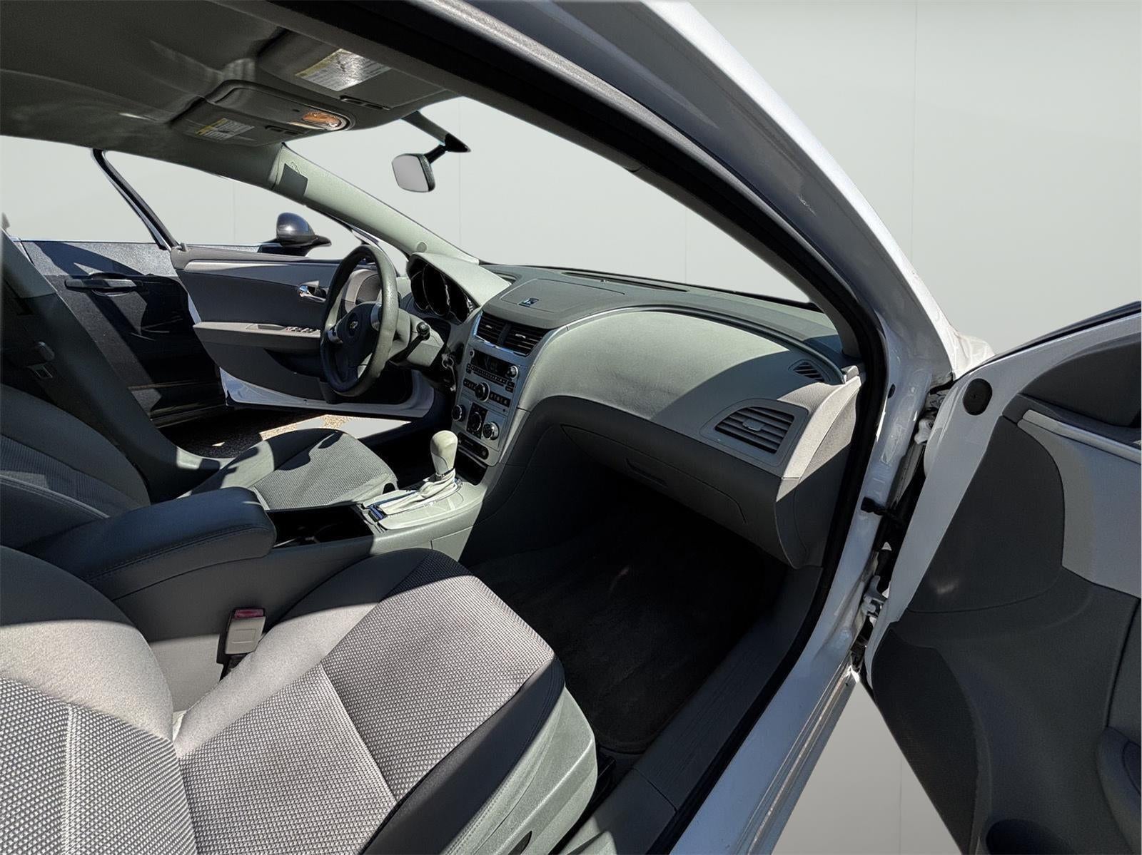 2011 Chevrolet Malibu LS w/1FL