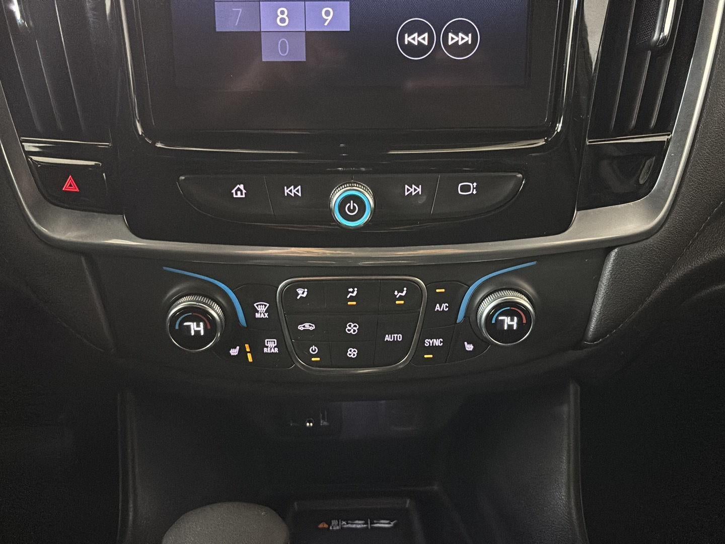 2022 Chevrolet Traverse LT Cloth