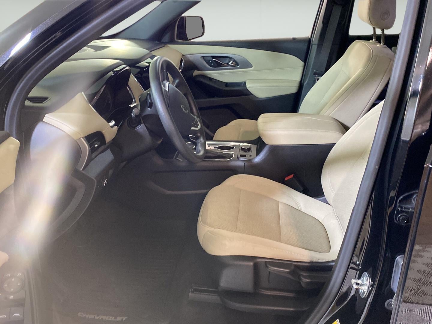 2023 Chevrolet Traverse LS - Photo 11