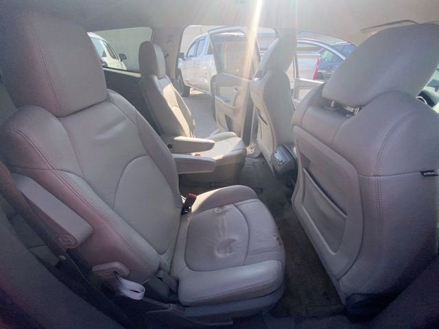 2011 Chevrolet Traverse LT w/2LT