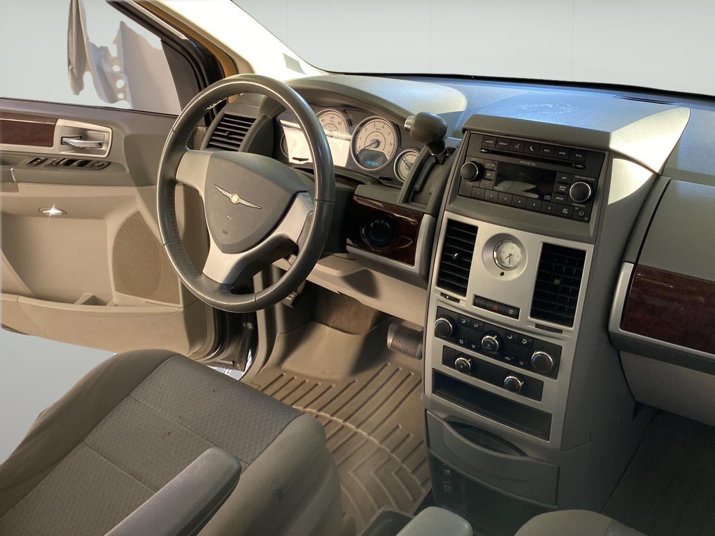 2010 Chrysler Town & Country Touring