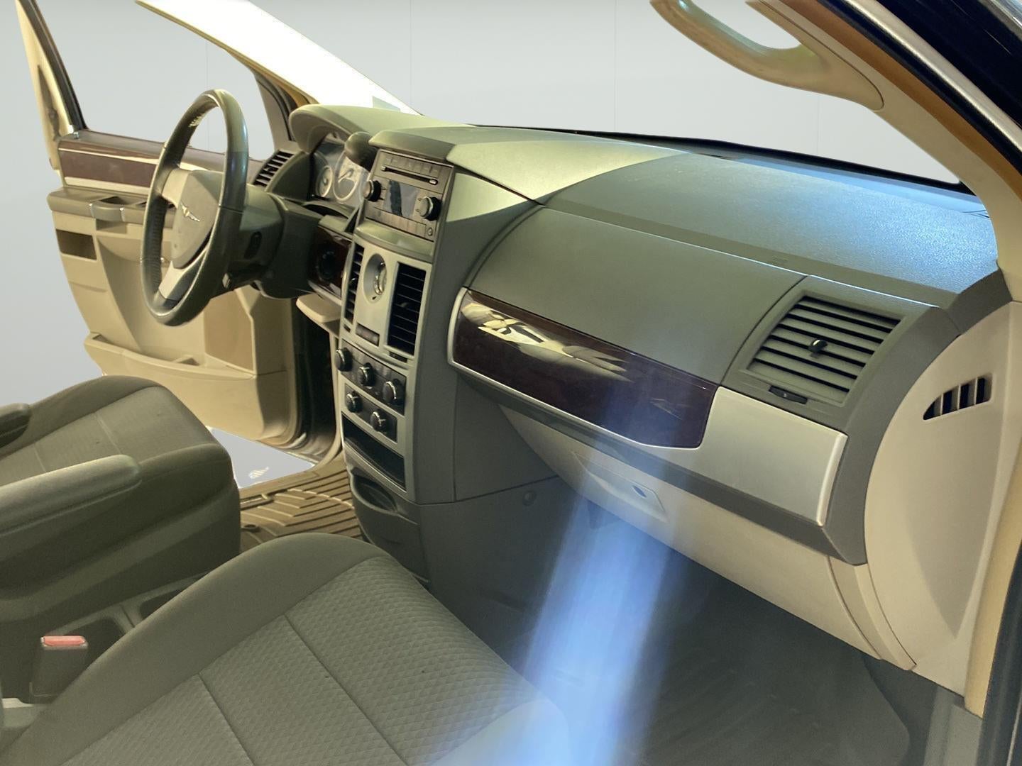 2010 Chrysler Town & Country Touring
