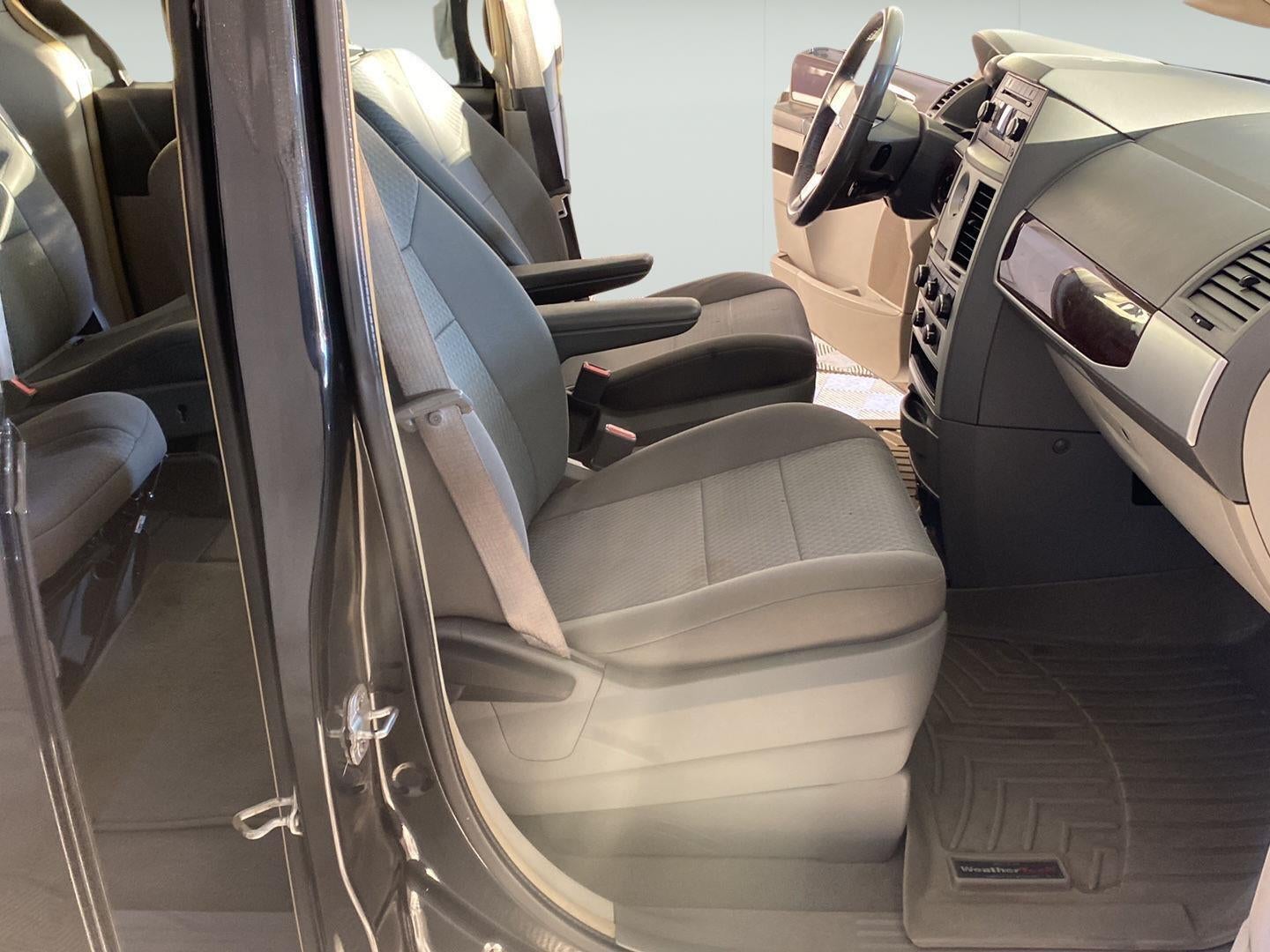2010 Chrysler Town & Country Touring
