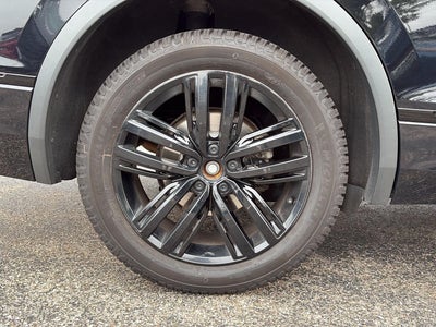 2022 Volkswagen Tiguan SE R-Line Black