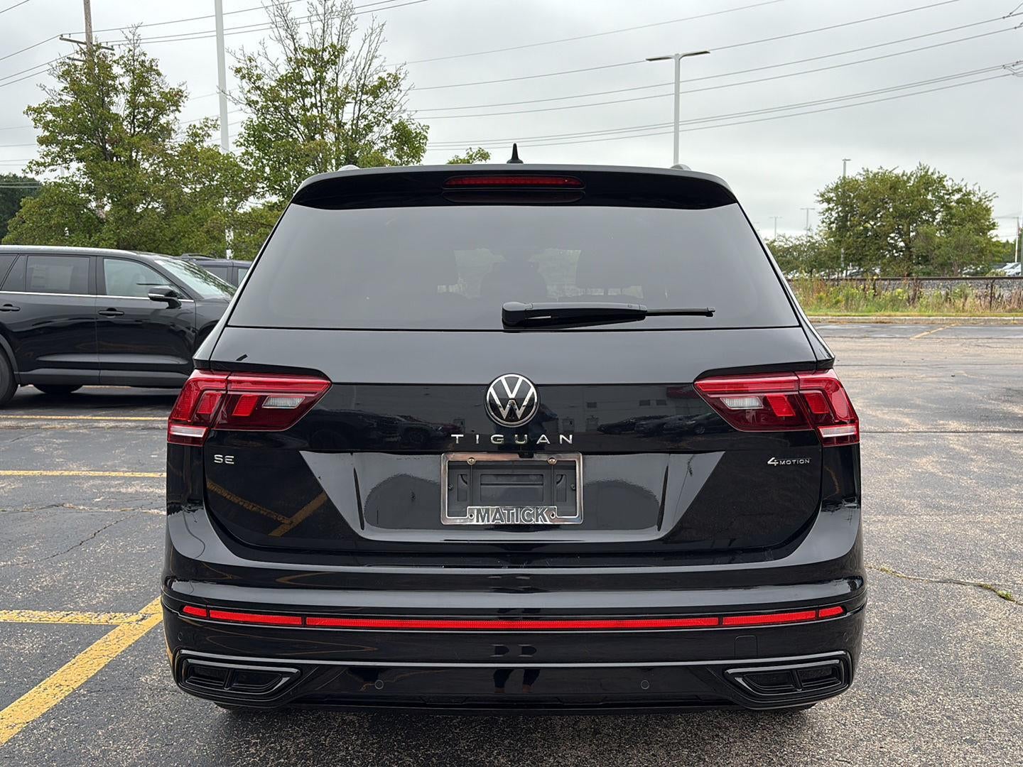 2022 Volkswagen Tiguan SE R-Line Black
