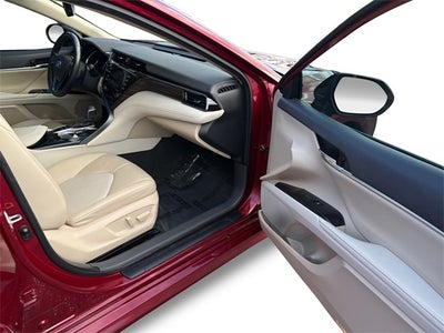 2020 Toyota Camry Hybrid XLE