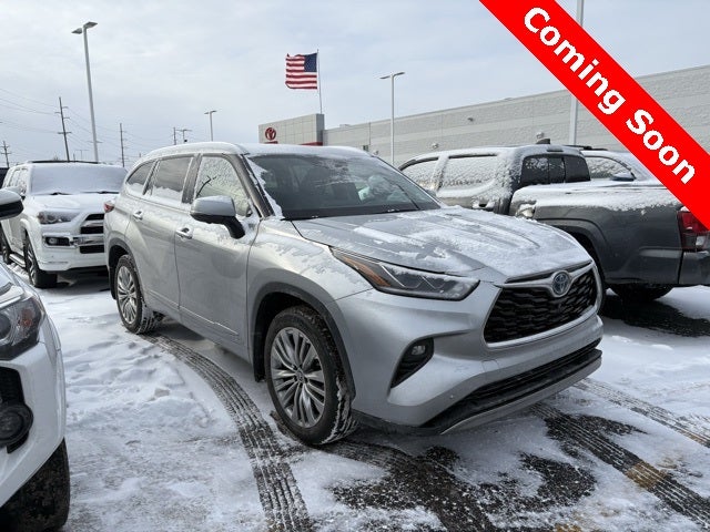 2023 Toyota Highlander Hybrid Platinum
