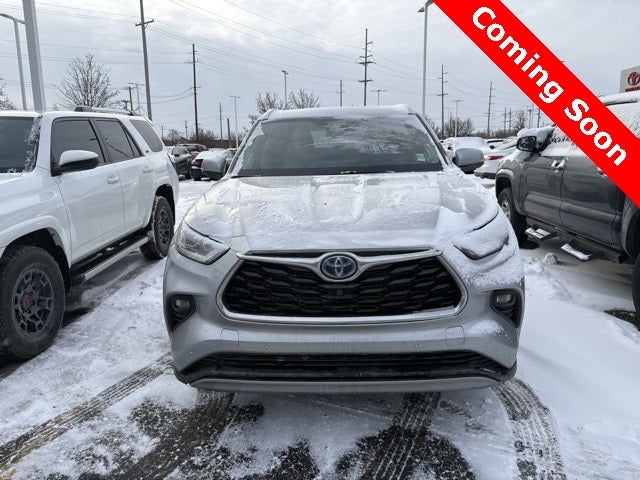 2023 Toyota Highlander Hybrid Platinum