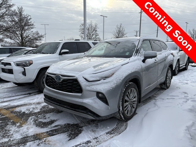 2023 Toyota Highlander Hybrid Platinum