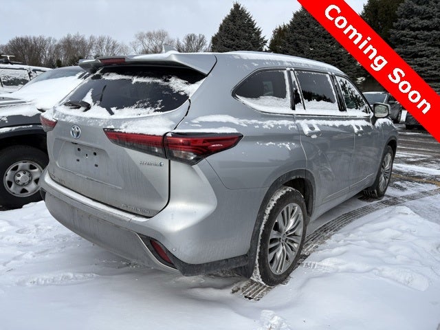 2023 Toyota Highlander Hybrid Platinum