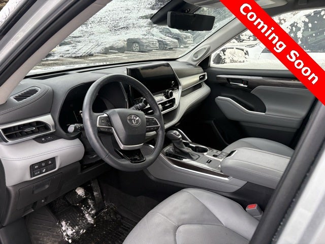 2023 Toyota Highlander Hybrid Platinum