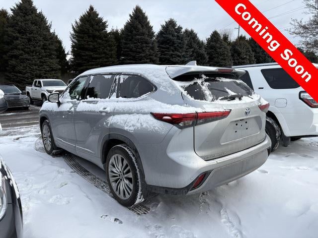 2023 Toyota Highlander Hybrid Platinum
