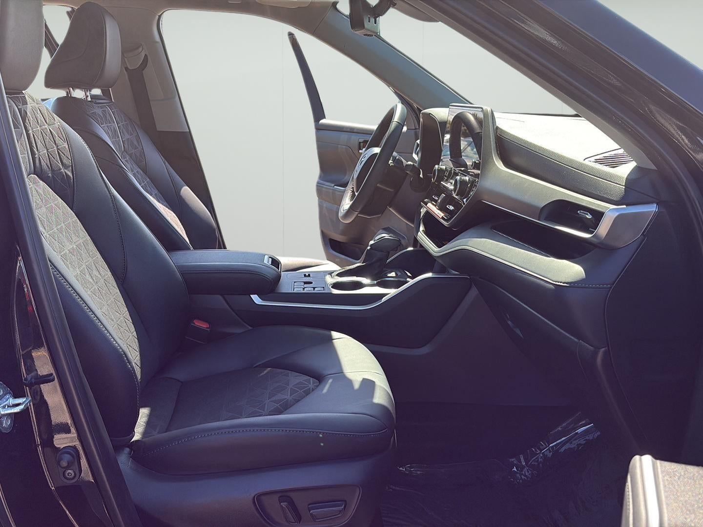 2025 Toyota Highlander Hybrid XLE Nightshade