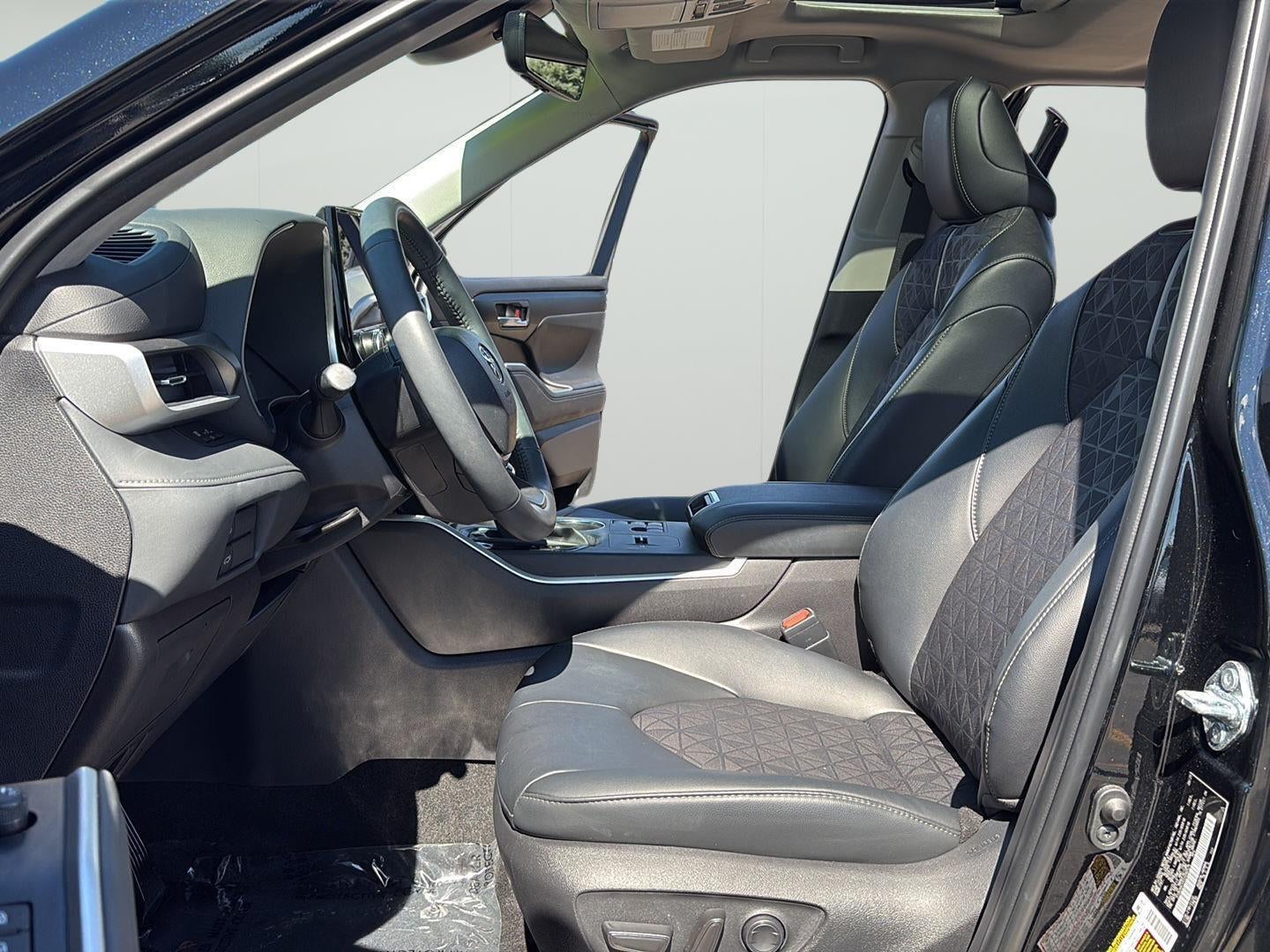 2025 Toyota Highlander Hybrid XLE Nightshade