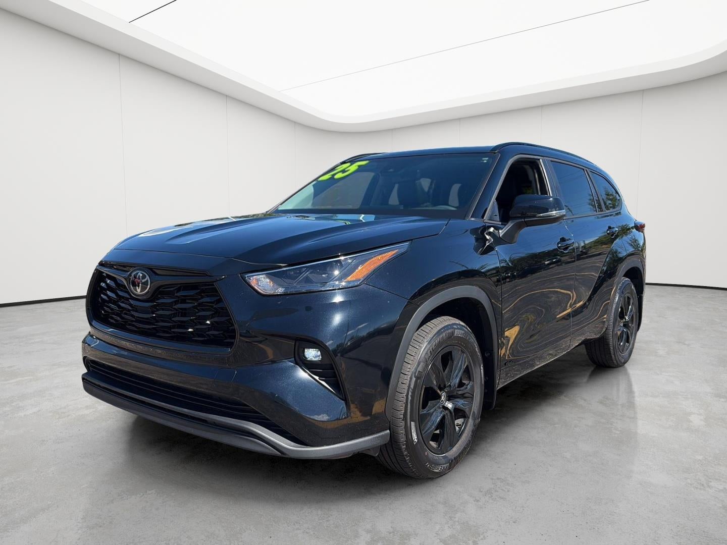 2025 Toyota Highlander Hybrid XLE Nightshade