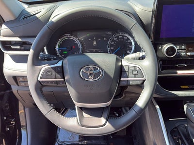 2025 Toyota Highlander Hybrid XLE Nightshade