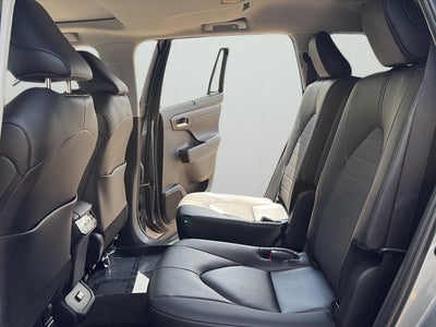2025 Toyota Highlander XLE