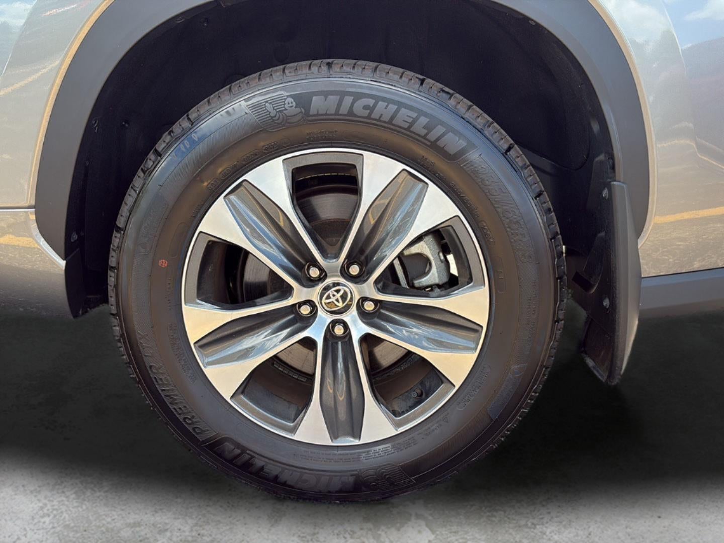2025 Toyota Highlander XLE