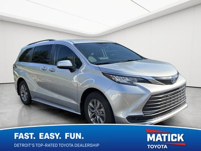 2022 Toyota Sienna LE