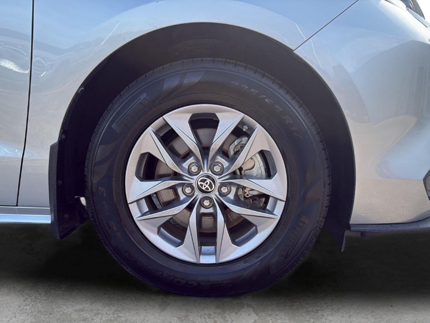 2022 Toyota Sienna LE