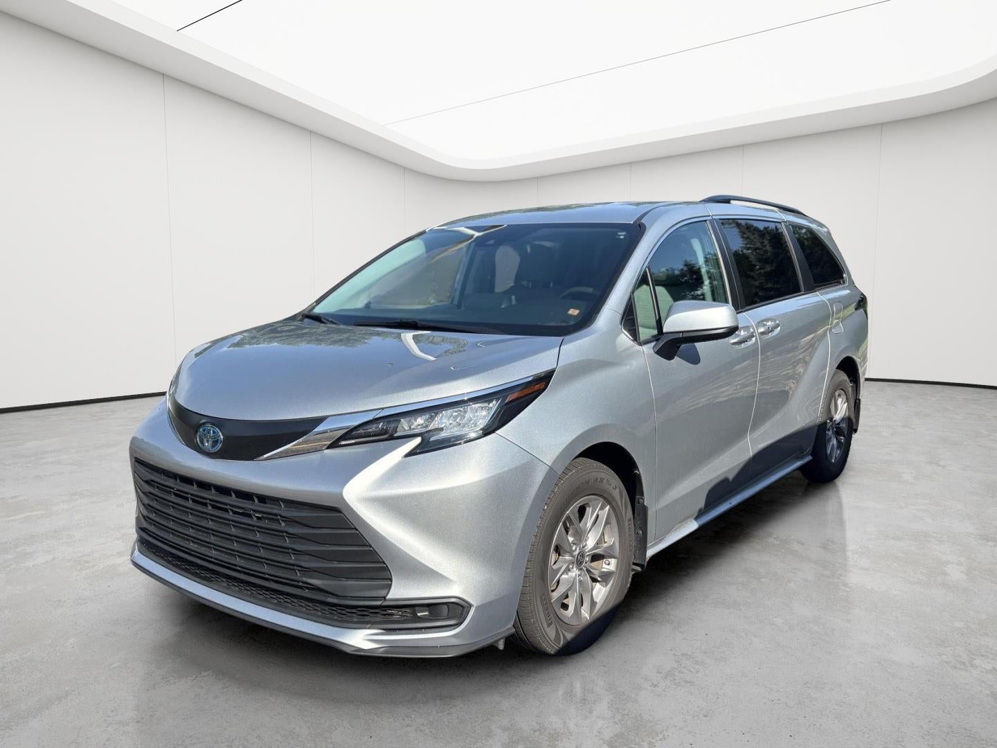2022 Toyota Sienna LE