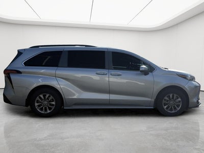 2022 Toyota Sienna LE