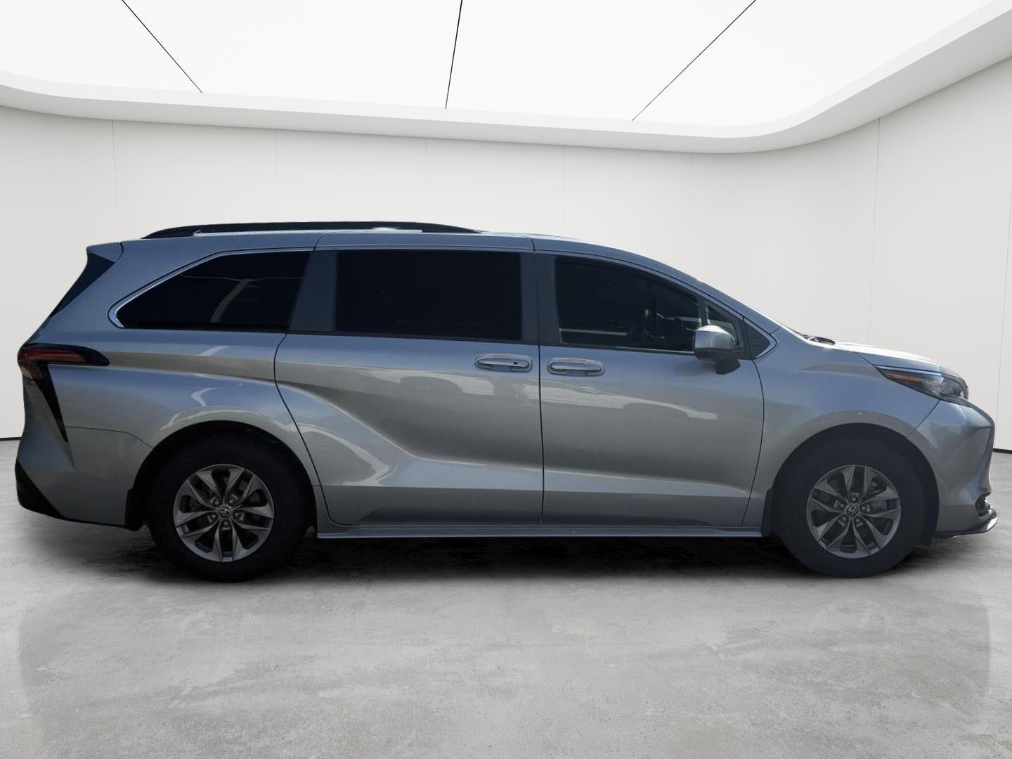 2022 Toyota Sienna LE
