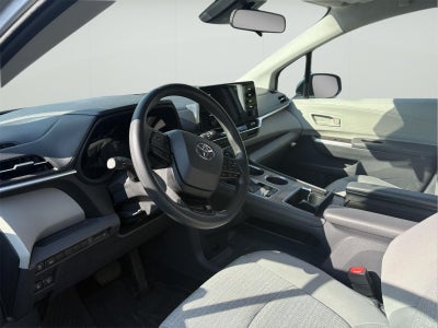 2022 Toyota Sienna LE