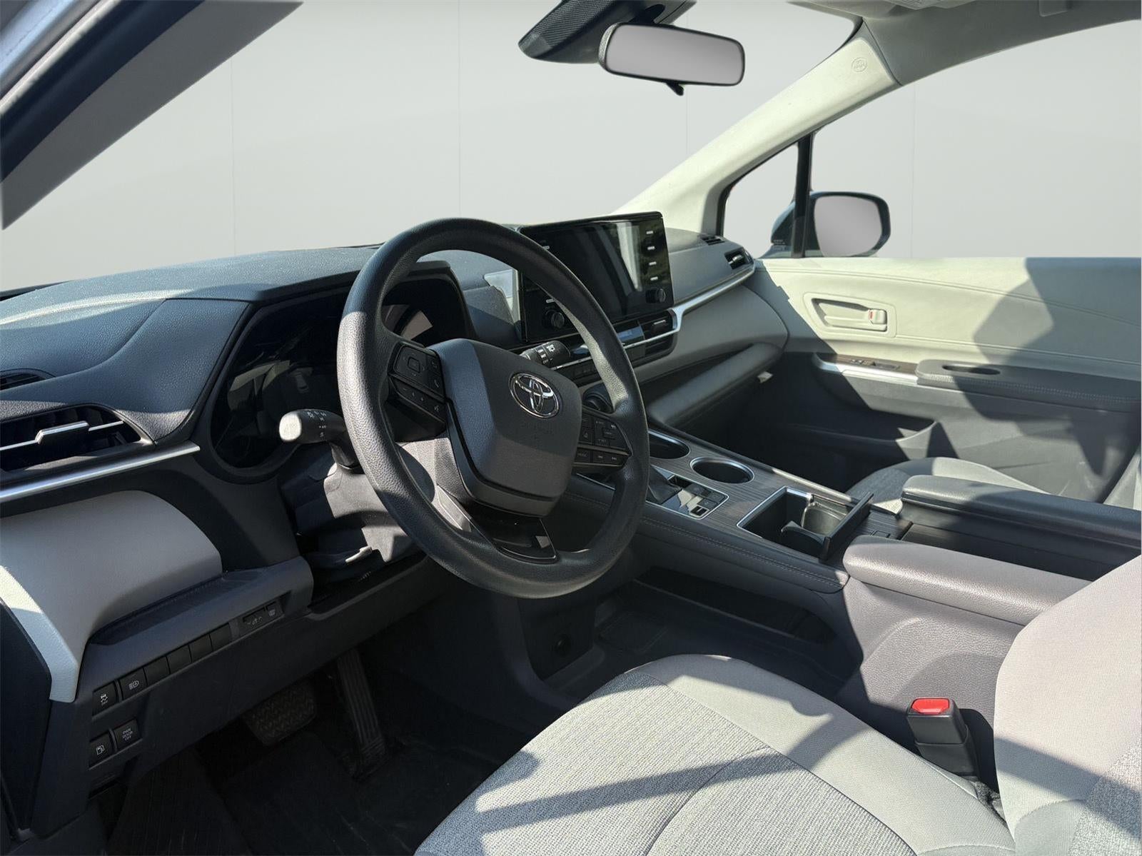 2022 Toyota Sienna LE