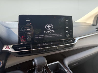 2022 Toyota Sienna LE
