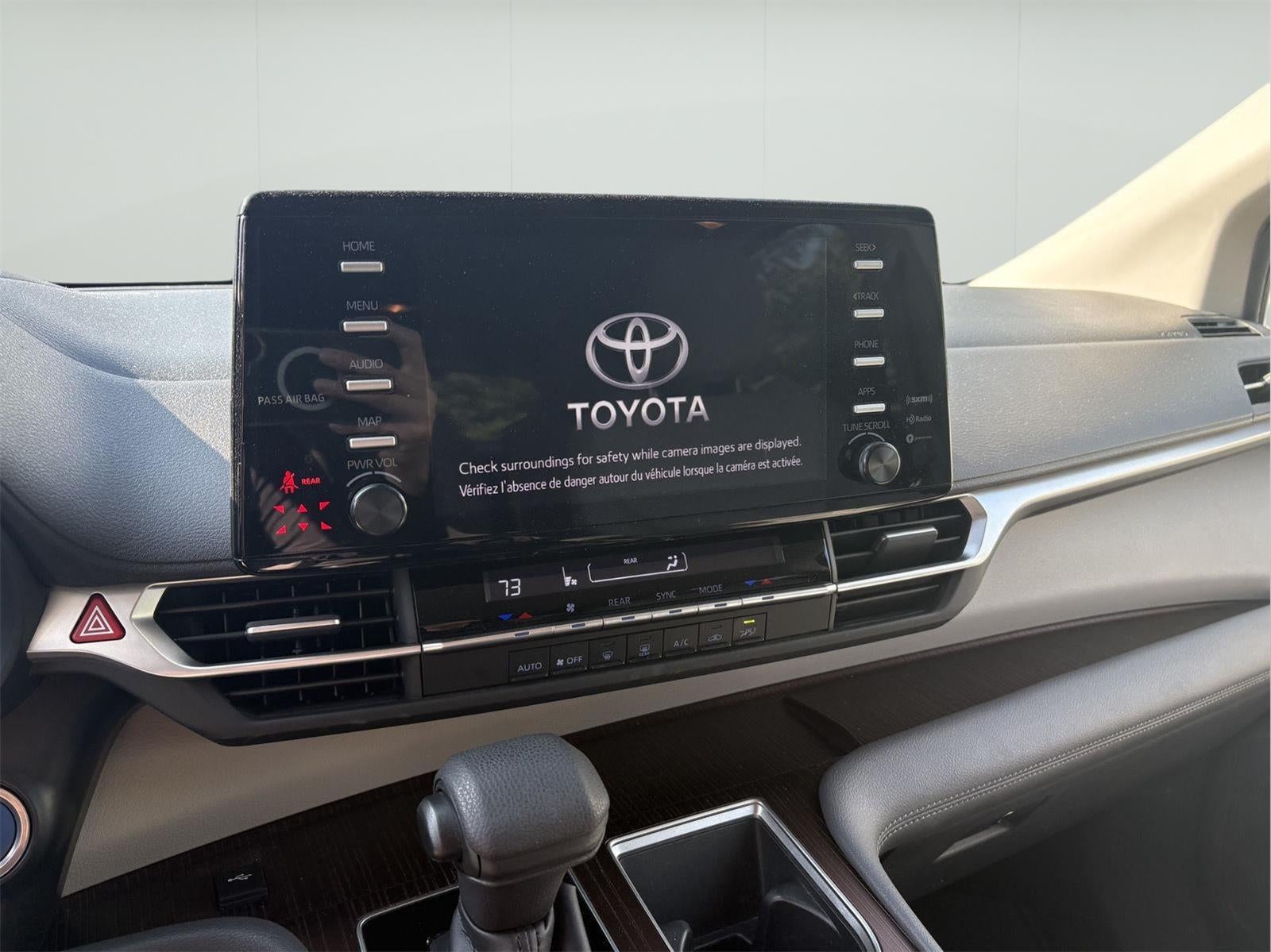 2022 Toyota Sienna LE
