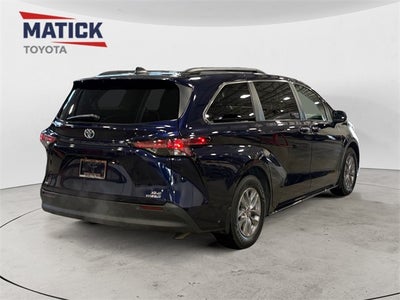 2022 Toyota Sienna XLE 7 Passenger