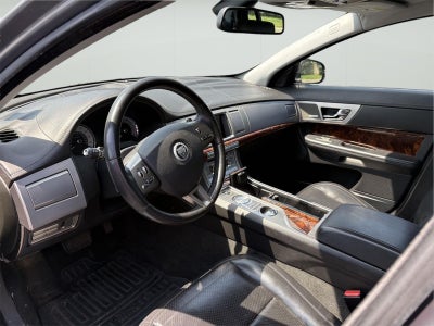 2010 Jaguar XF Premium Luxury